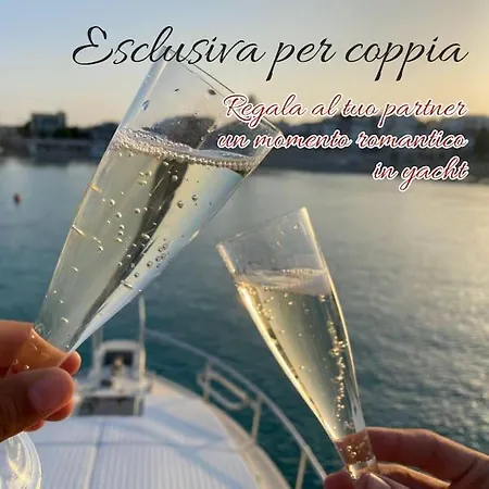 Odissea Boat - Esperienza Romantica Per Coppia In Yacht Hotel en barco *