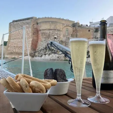Odissea Boat - Esperienza Romantica Per Coppia In Yacht Hotel en barco *