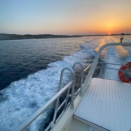 Odissea Boat - Esperienza Romantica Per Coppia In Yacht Hotel en barco Otranto