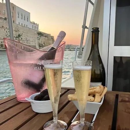 Odissea Boat - Esperienza Romantica Per Coppia In Yacht Botel *
